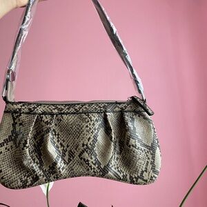 SHEIN Snakeskin Shoulder Bag in Black and Cream